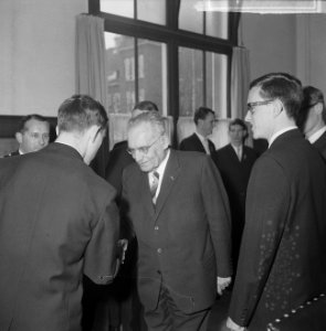 Oud minister Drees opende Studentenboekenweek te Rotterdam dr. Drees tijdens zij, Bestanddeelnr 917-6211