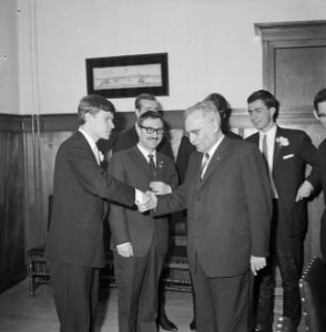 Oud minister Drees opende Studentenboekenweek te Rotterdam dr. Drees tijdens zij, Bestanddeelnr 917-6212