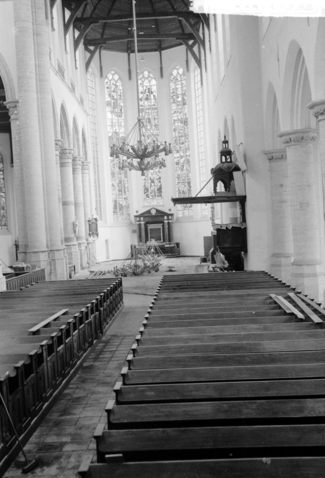 Oude Kerk te Delft bijna gereed Overzicht van het middenschip, Bestanddeelnr 912-2287