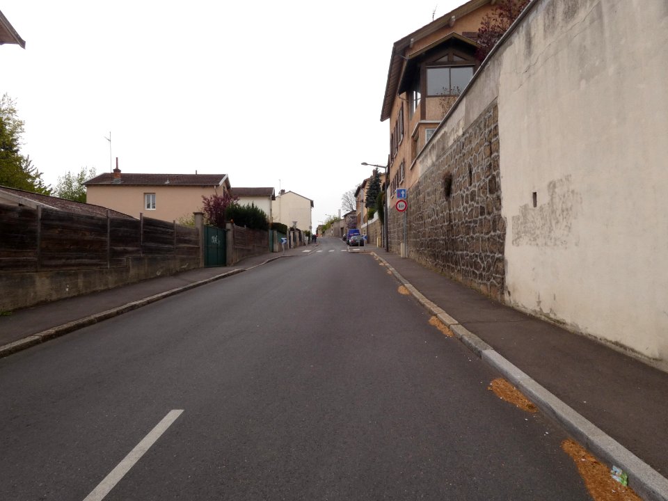 Oullins - Rue du Buisset - Vers le sud, depuis la rue de la Sarrazine