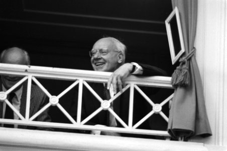 Oud kamervoorzitter Vondeling in een loge, Bestanddeelnr 930-4140