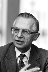 Oud minister Nelissen (opdracht Financieel Dagblad ), Bestanddeelnr 932-8839