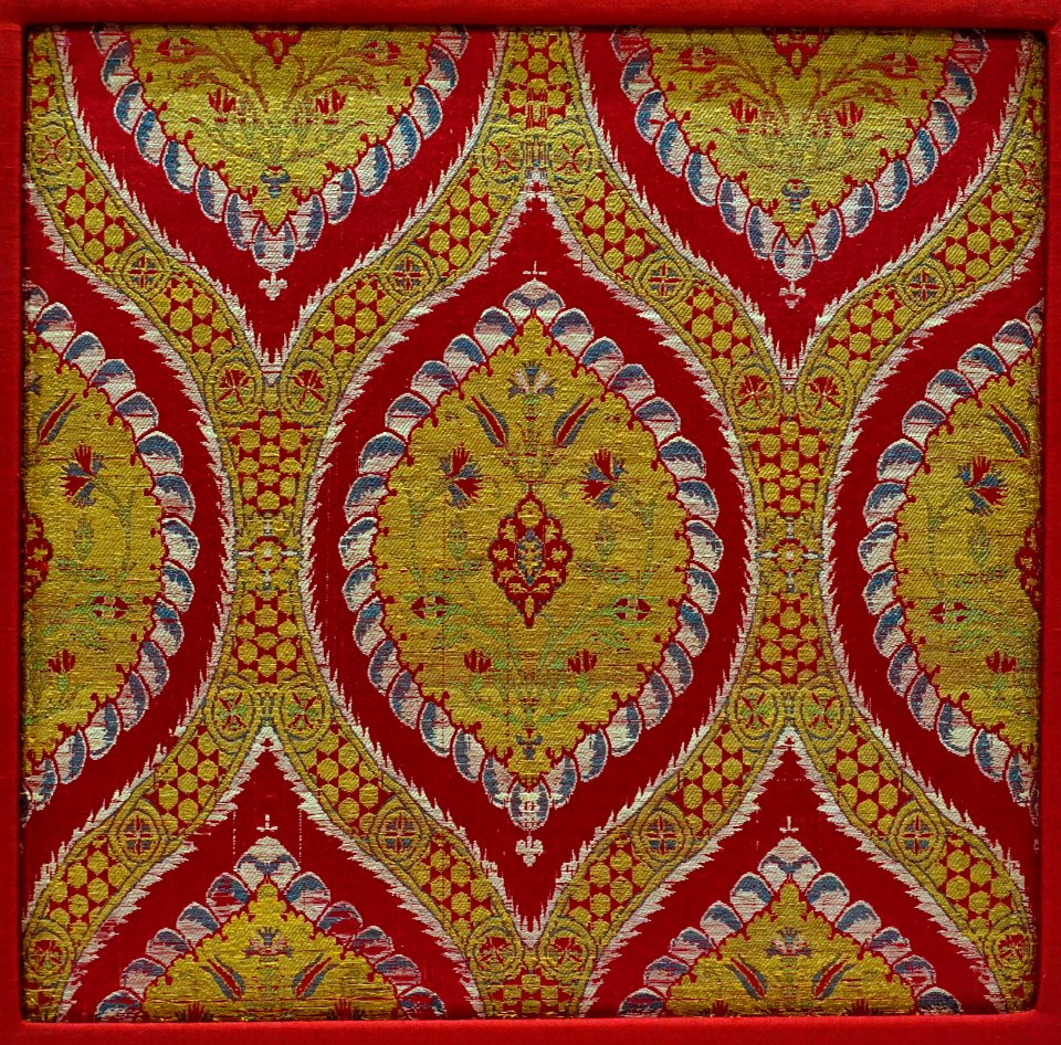 Ottoman textile fragment with ogival pattern, probably Istanbul, Turkey, 1570-1580 AD, silk, metal-wrapped thread, lampas (kemha) - Aga Khan Museum - Toronto, Canada - DSC06833
