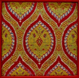 Ottoman textile fragment with ogival pattern, probably Istanbul, Turkey, 1570-1580 AD, silk, metal-wrapped thread, lampas (kemha) - Aga Khan Museum - Toronto, Canada - DSC06833