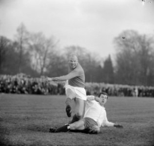 Oud internationals tegen HFC , Roel Wiersma in actie, Bestanddeelnr 917-2957