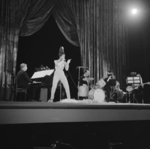 Oudejaarsshow van Josephine Baker in Carre opgenomen, Josephine Baker tijdens op, Bestanddeelnr 917-2781
