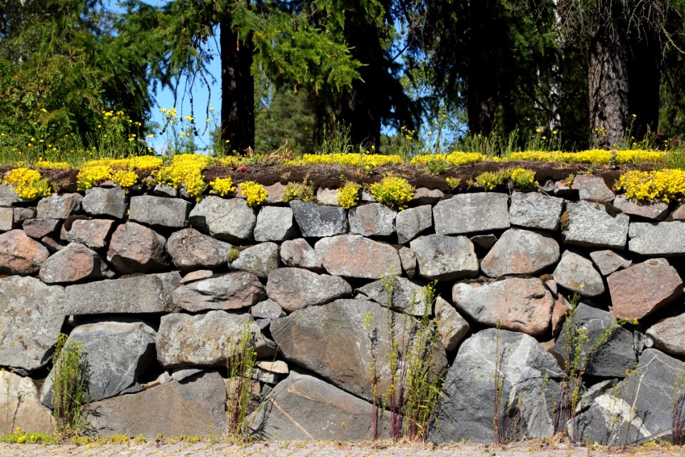 Oulu Cemetery Wall 20190630