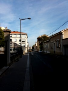 Oullins - Rue Raspail, vers le nord, depuis le hall Raspail