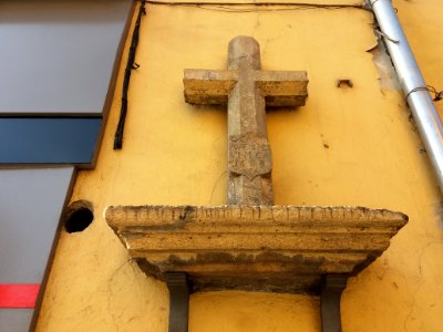 Oullins - Rue Voltaire, croix