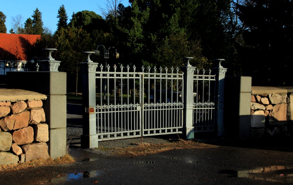 Oulu Cemetery Gate 20151101
