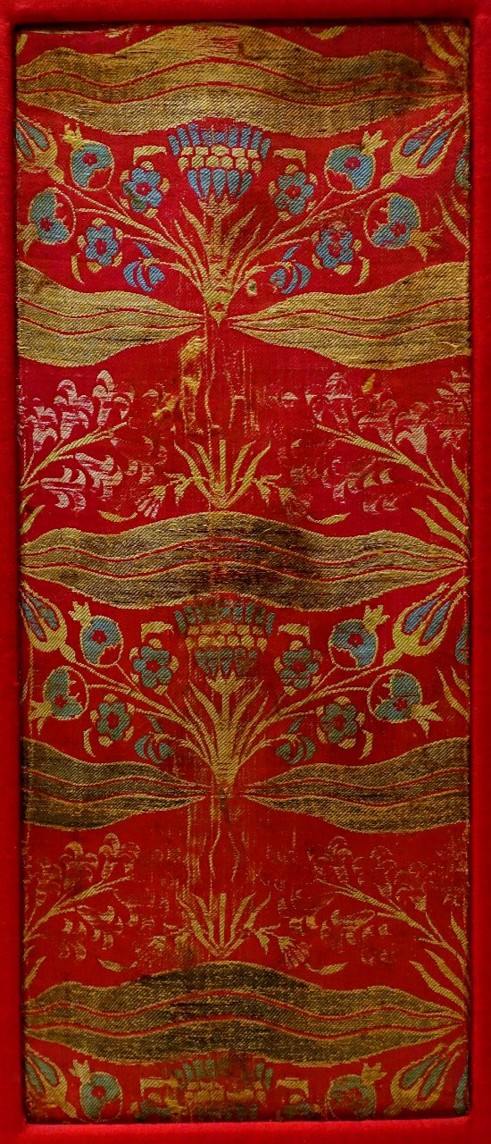 Ottoman textile fragment with Cintemani (auspicious jewel) design, probably Istanbul, Turkey, late 16th century, silk, metal-wrapped thread, lampas (kemha) - Aga Khan Museum - Toronto, Canada - DSC06837