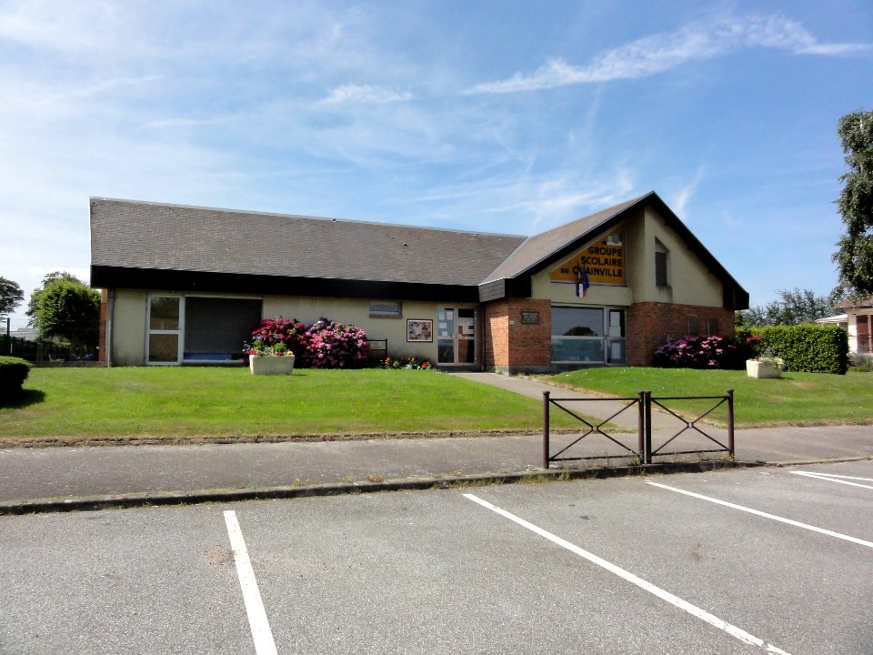 Ouainville (Seine-Mar.) bâtiment groupe scolaire
