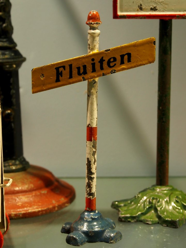 Oude seinpost met Fluiten voor modelspoorbaan