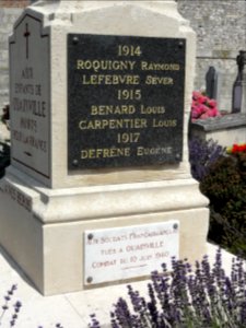 Ouainville (Seine-Mar.) monument aux morts, plaque de noms 1