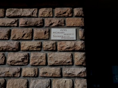 Oullins - Grande Rue - Piscine municipale, plaque d'architecte