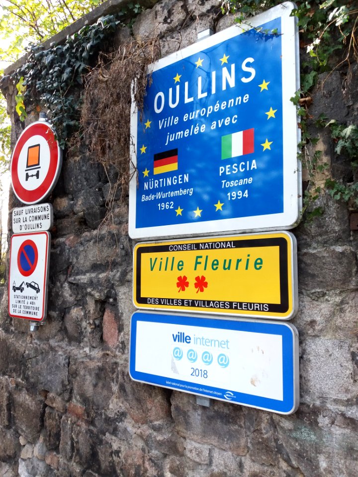 Oullins - Grande Rue - Panneaux divers