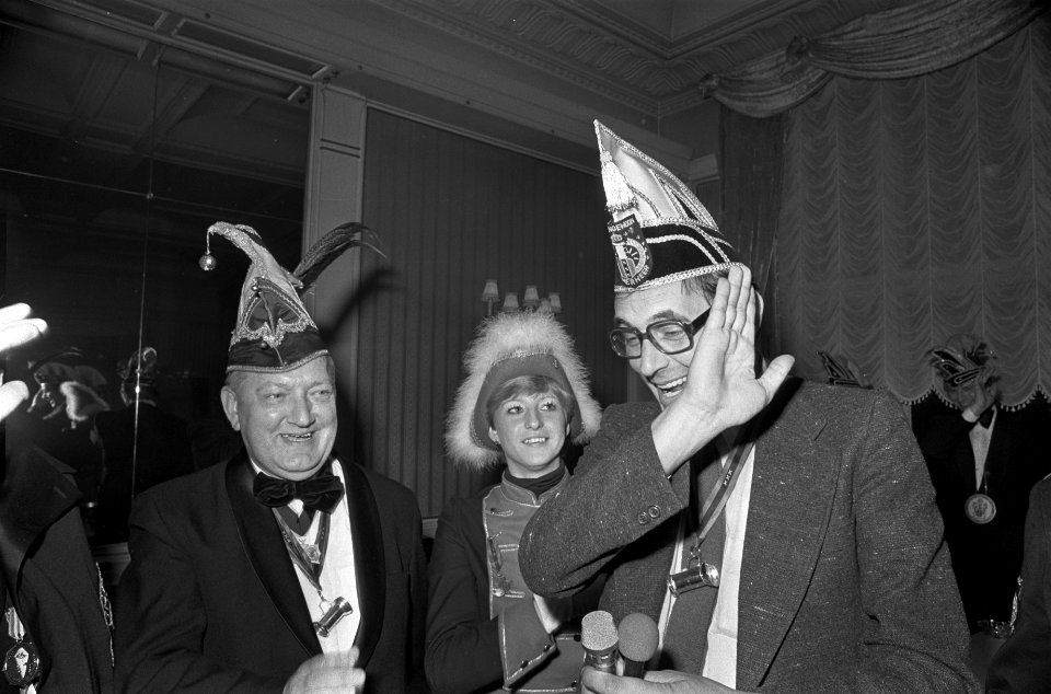 Oud-wethouder Lammers uitgeroepen tot Groot Kamerheer t.g.v. carnaval in Amsterd, Bestanddeelnr 928-8611