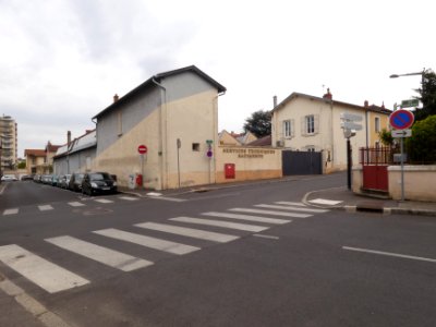 Oullins - Rue Claude Michel - Services techniques bâtiments, à l'angle de la rue du Buisset