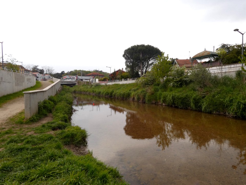 Oullins - L'Yzeron - Le long du boulevard de l'Yzeron, en arrivant au pont Blanc