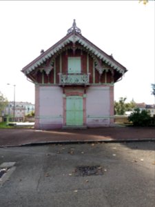 Oullins - Grande Rue - Parc Charbrières-Arlès, villa à l'entrée Grande Rue (1)