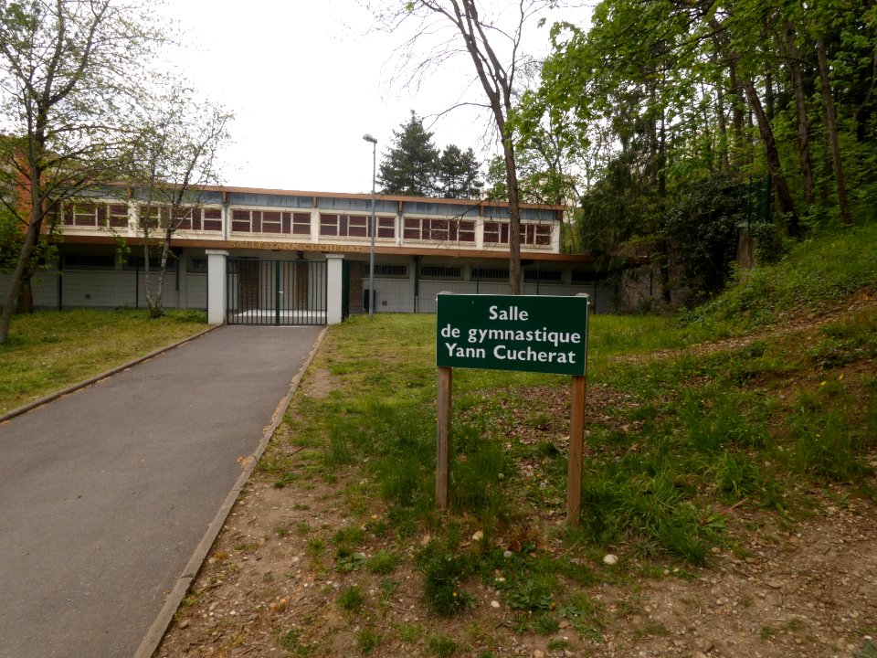 Oullins - Parc Chabrières-Arlès - Panneau Salle de gymnastique Yann Cucherat