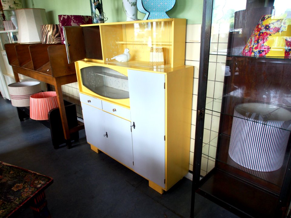 Oude jaren 60 kast foto 1