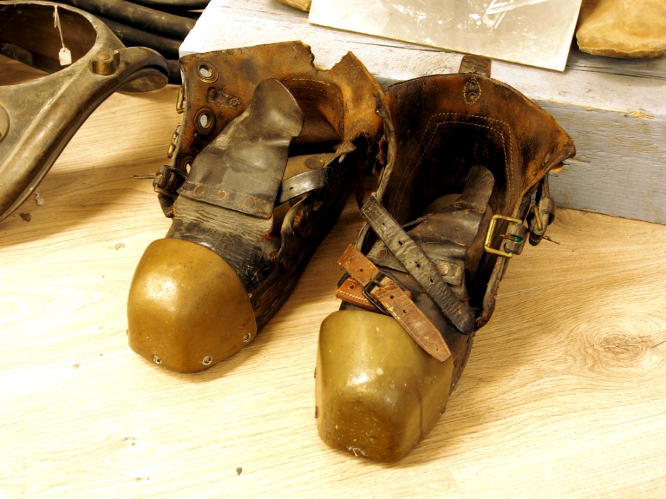 Oude duikersschoenen, Geniemuseum, Vught