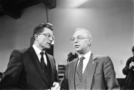 Oud minister mr. R. J. Nelissen wordt verhoord mr. Nelissen en voorzitter Van D, Bestanddeelnr 932-9168
