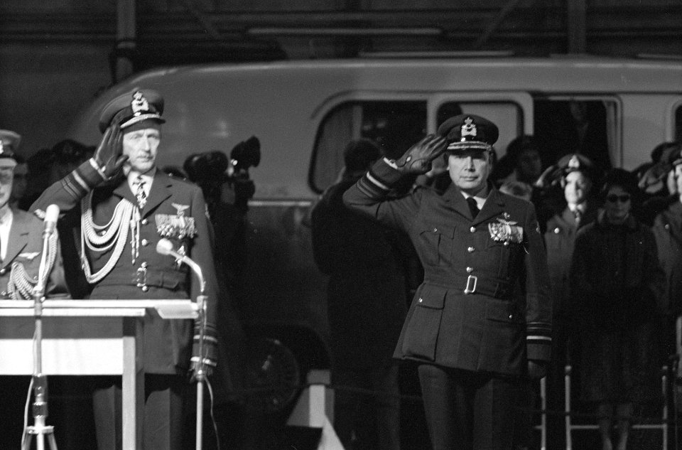 Overdracht commando der Luchtstrijdkrachten te Soesterberg Luitenant generaal H, Bestanddeelnr 913-2436
