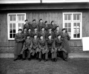 Overdracht commando Marine aan LSK op vliegveld te Uden, Bestanddeelnr 904-5072