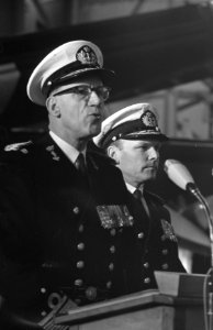 Overdracht Commando Zeemacht Marinevliegkamp Valkenburg Jhr. de Jonge van Elleme, Bestanddeelnr 921-9338