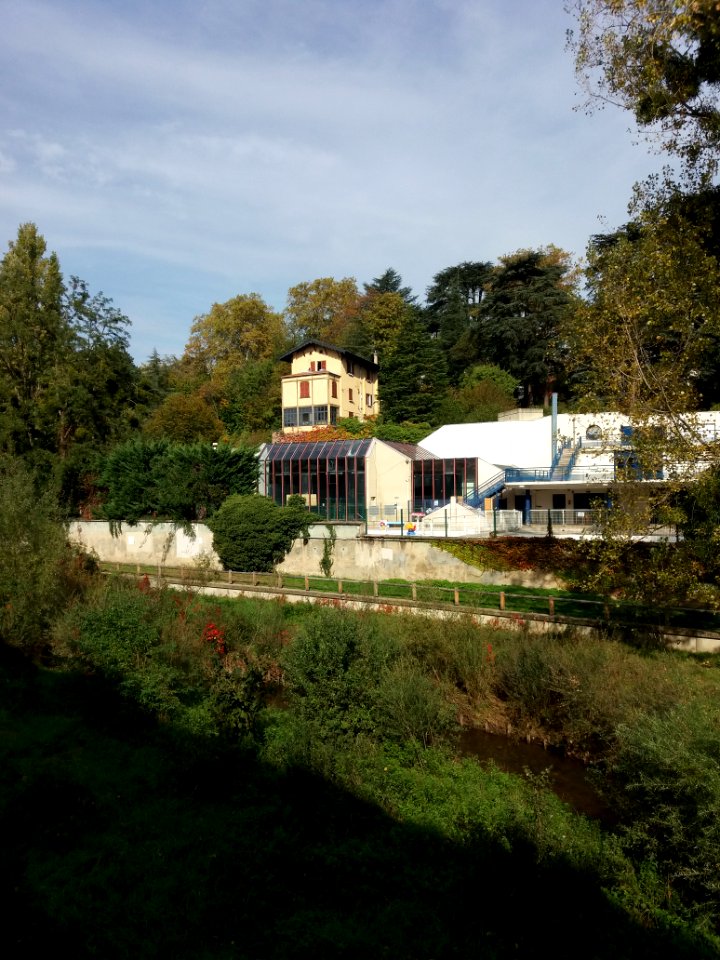 Oullins - Boulevard Émile Zola - Piscine municipale et parc Chabrières-Arlès, chalet sud