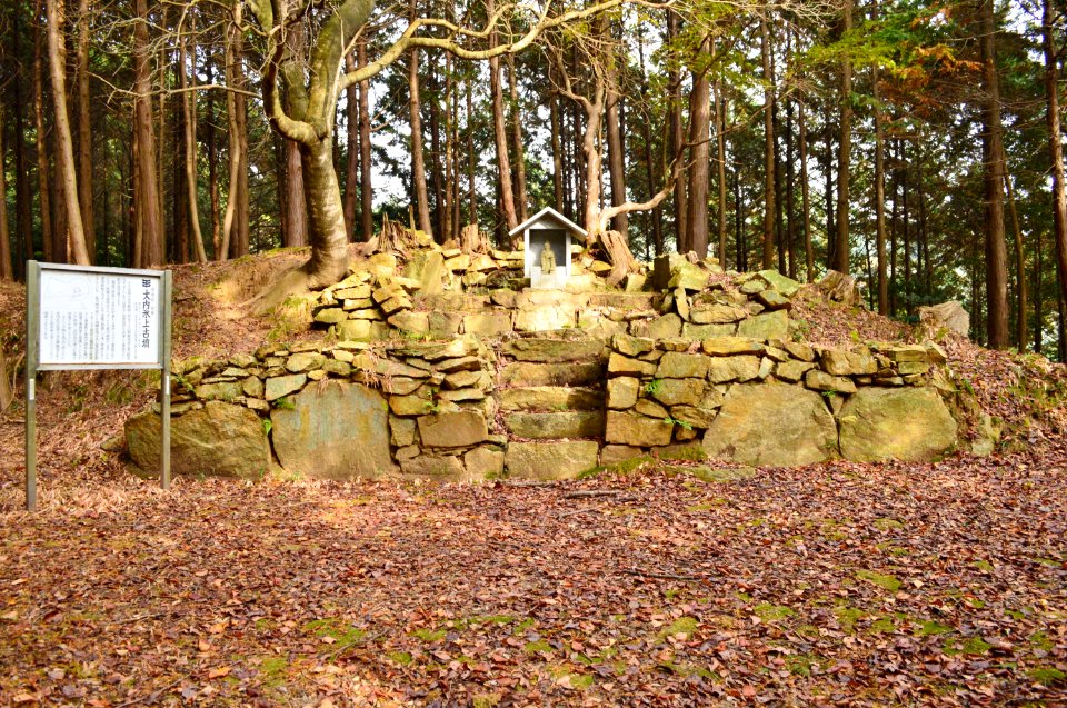 Ouchi Hikami Kofun, hokora