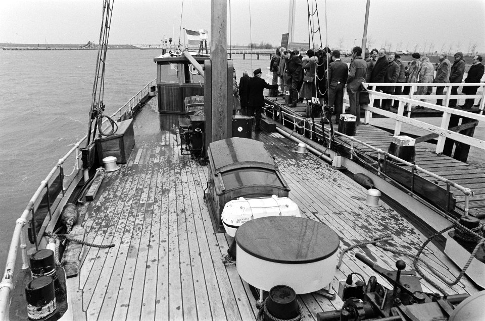 Oudste nog varende schip van Rijkswaterstaat heringebruik genomen in IJsselmeer bij Lelystad, Ms. Noord Holland in 1915 gebouwd en nu gerestaureerd, Bestanddeelnr 931-3787