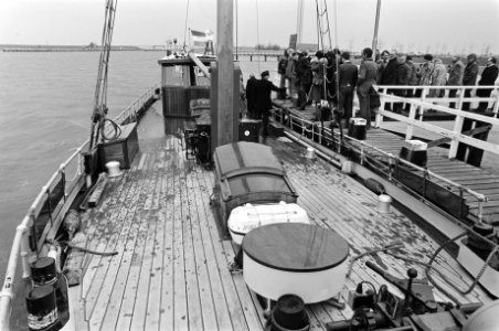 Oudste nog varende schip van Rijkswaterstaat heringebruik genomen in IJsselmeer bij Lelystad, Ms. Noord Holland in 1915 gebouwd en nu gerestaureerd, Bestanddeelnr 931-3787