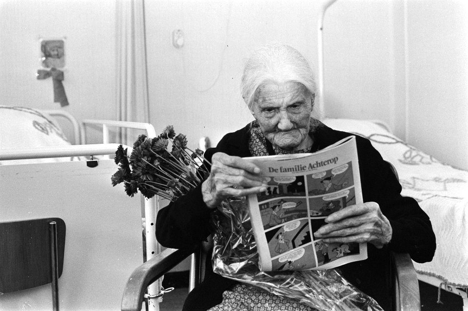 Oudste inwoonster van Nederland, mevrouw La Forst van Geel , 109 jaar oud tijde, Bestanddeelnr 929-4749