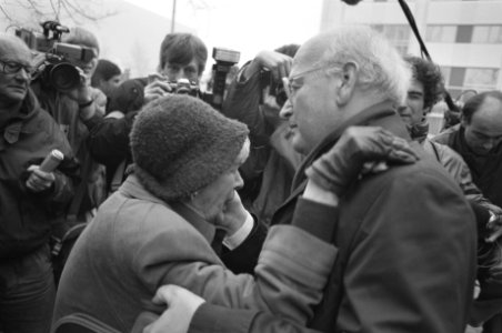 Oud-Tweede Kamerlid voor de Communistische Partij Nederland Joop Wolff met de we, Bestanddeelnr 934-3922