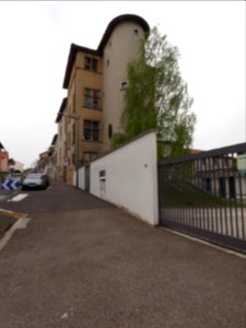 Oullins - Rue du Buisset - Château de la Bussière - Côté nord, au niveau de l'entrée du pôle petite enfance