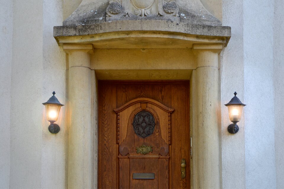 Columnar lanterns house