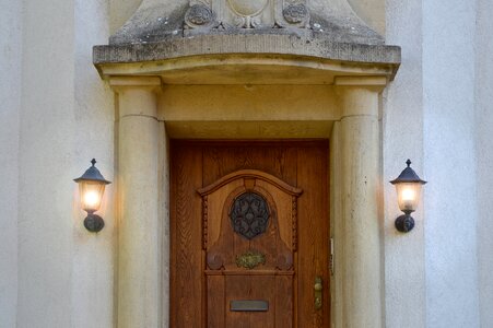 Columnar lanterns house