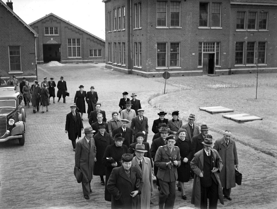 Ouderdag in kazerne te Vught, zie 2663031, Bestanddeelnr 902-6662