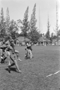 Oud-Hollandse spelen op voetbalveld, Bestanddeelnr 492-2-2