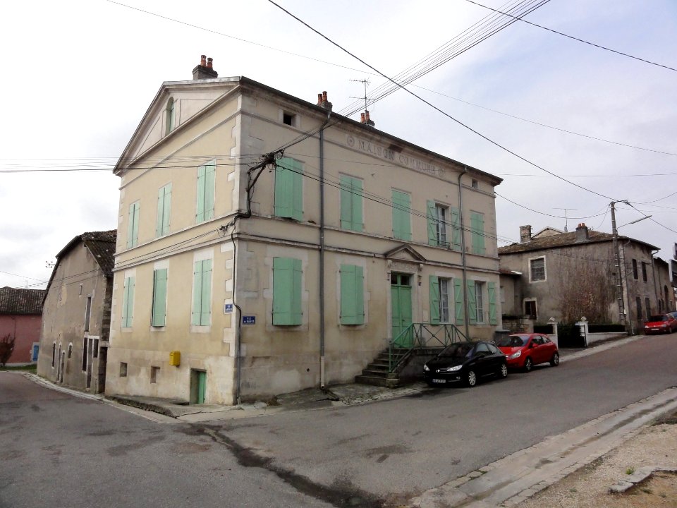 Ourches-sur-Meuse (Meuse) maison commune