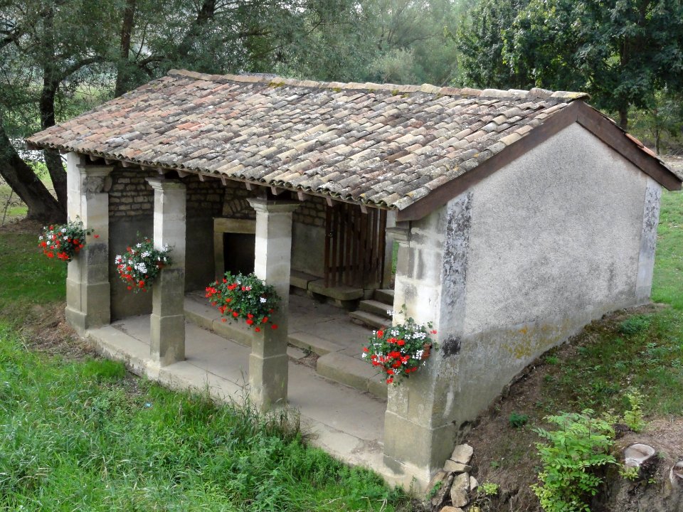 Ourches-sur-Meuse (Meuse) lavoir A