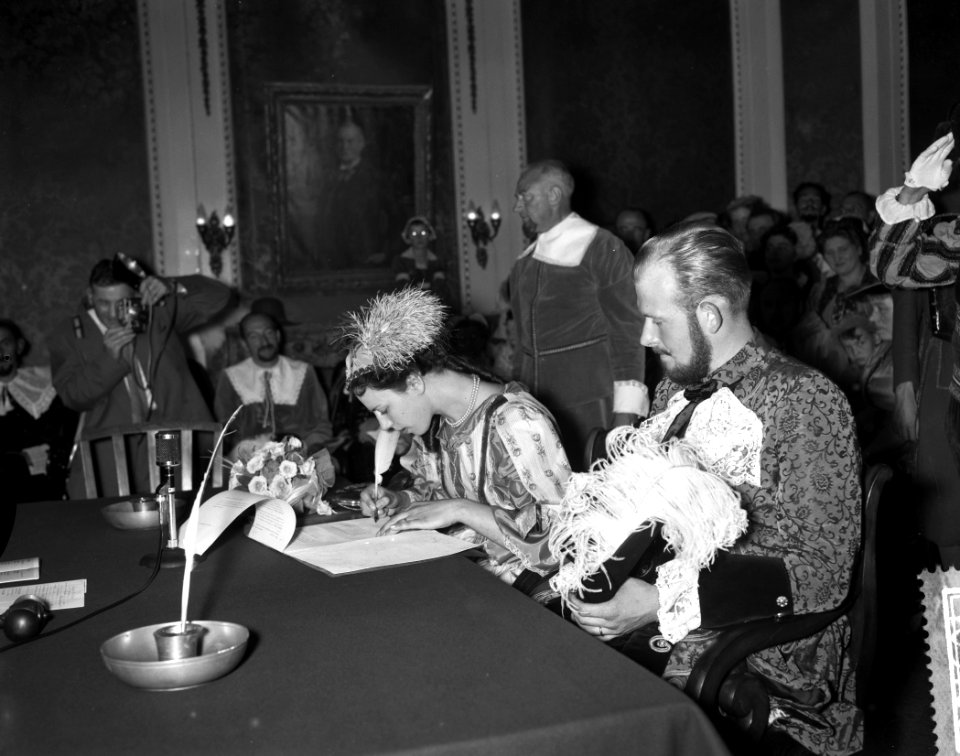 Oudhollandse trouwpartij in Amersfoort, de huwelijksplechtigheid in het stadhuis, Bestanddeelnr 910-5706