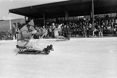 Oud-hollandse ijsfolklore op kunstijsbaan Alkmaar kampioenschappen priksleeen, Bestanddeelnr 928-4499