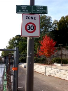 Oullins - Chemin des Chassagnes, plaques et panneau