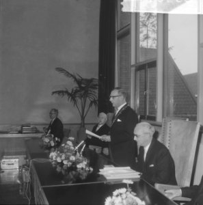 Oud-Gouverneur van Nieuw-Guinea tot burgemeester van Ede geinstalleerd, dr Plat, Bestanddeelnr 914-6208