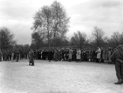 Ouderdag in kazerne te Vught, zie 2663031, Bestanddeelnr 902-6651