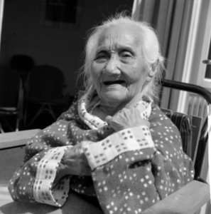 Oudste inwoner van Nederland Mevrouw Portier TanKietNio (107), Bestanddeelnr 913-9055